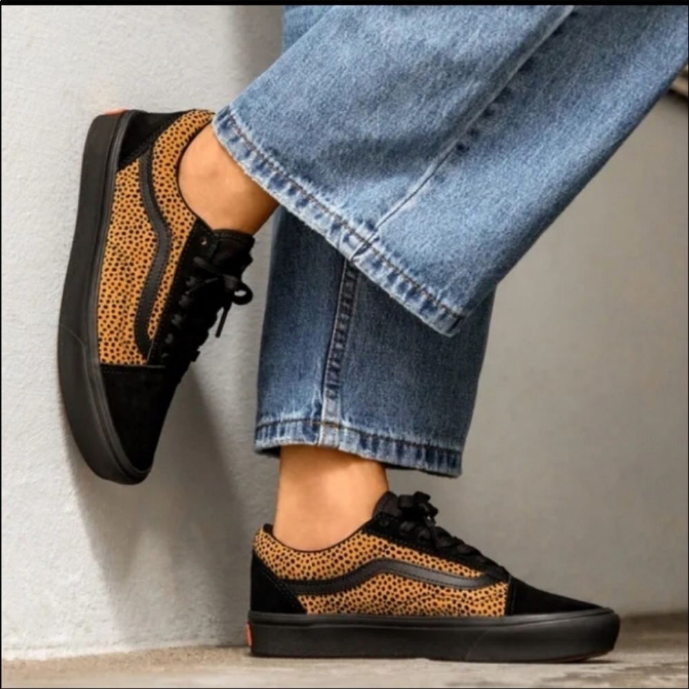 VANS Comfycush Old School Shoes tiny cheetah